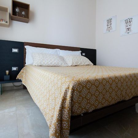 Stella VI Bed & Breakfast เชฟาลู ภายนอก รูปภาพ