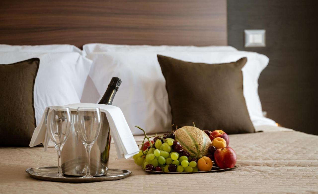 Stella VI Bed & Breakfast เชฟาลู ภายนอก รูปภาพ